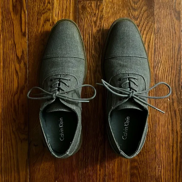slim fit dress slacks CALVIN KLEIN COLLECTION Size 9 Grey Leather Lace-Up Shoes